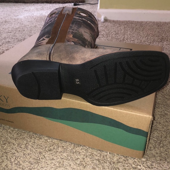 Cowboy boots - Picture 3 of 3